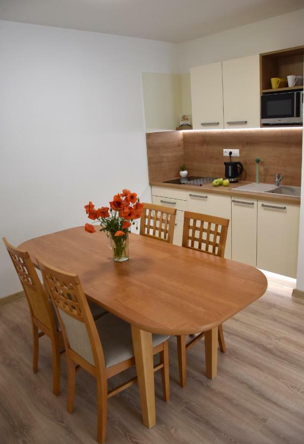 Apartamento Elemir Bešeňová Exterior foto