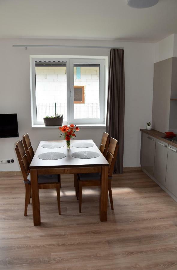 Apartamento Elemir Bešeňová Exterior foto