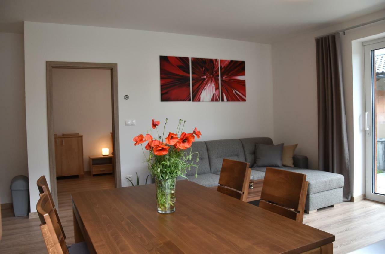 Apartamento Elemir Bešeňová Exterior foto