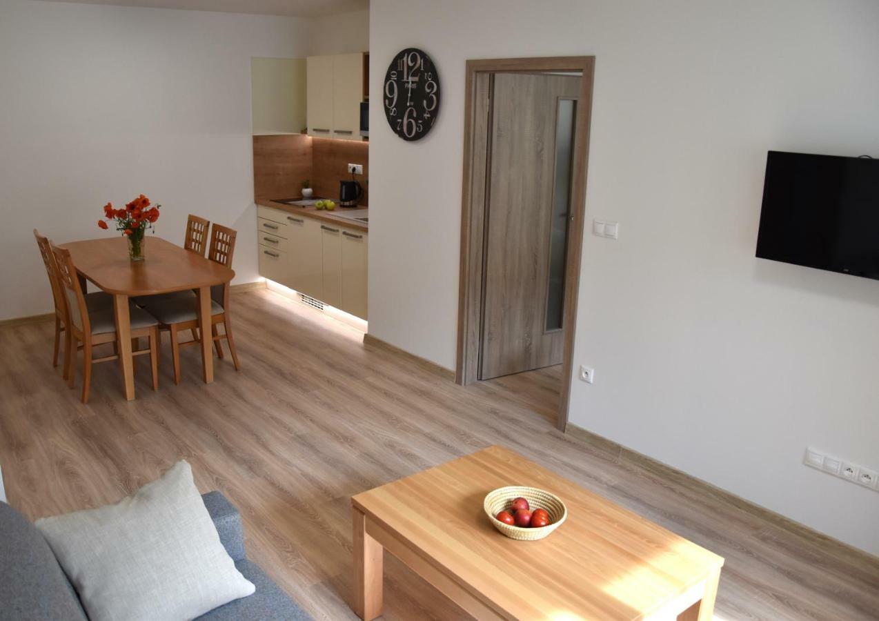 Apartamento Elemir Bešeňová Exterior foto
