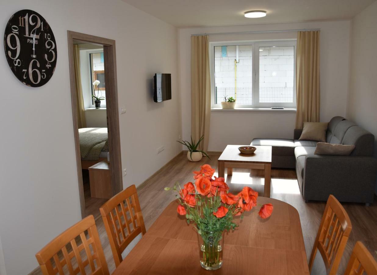 Apartamento Elemir Bešeňová Exterior foto