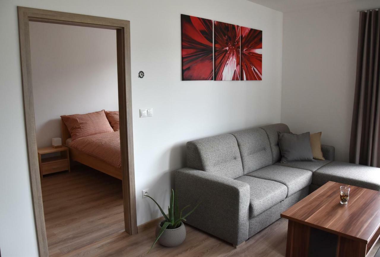 Apartamento Elemir Bešeňová Exterior foto