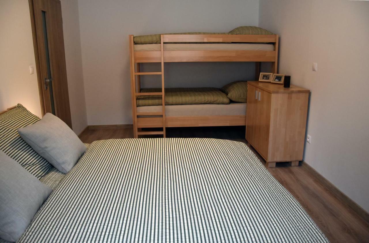 Apartamento Elemir Bešeňová Exterior foto