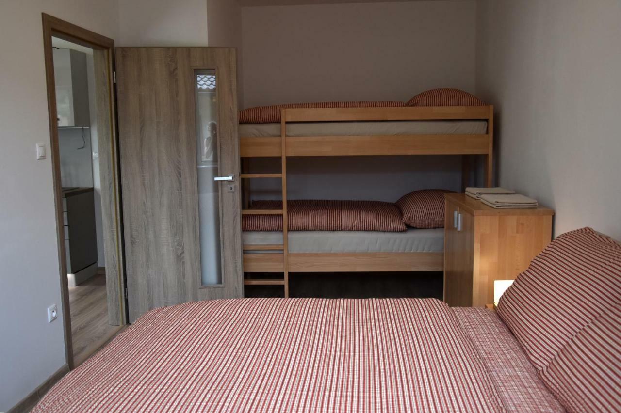 Apartamento Elemir Bešeňová Exterior foto