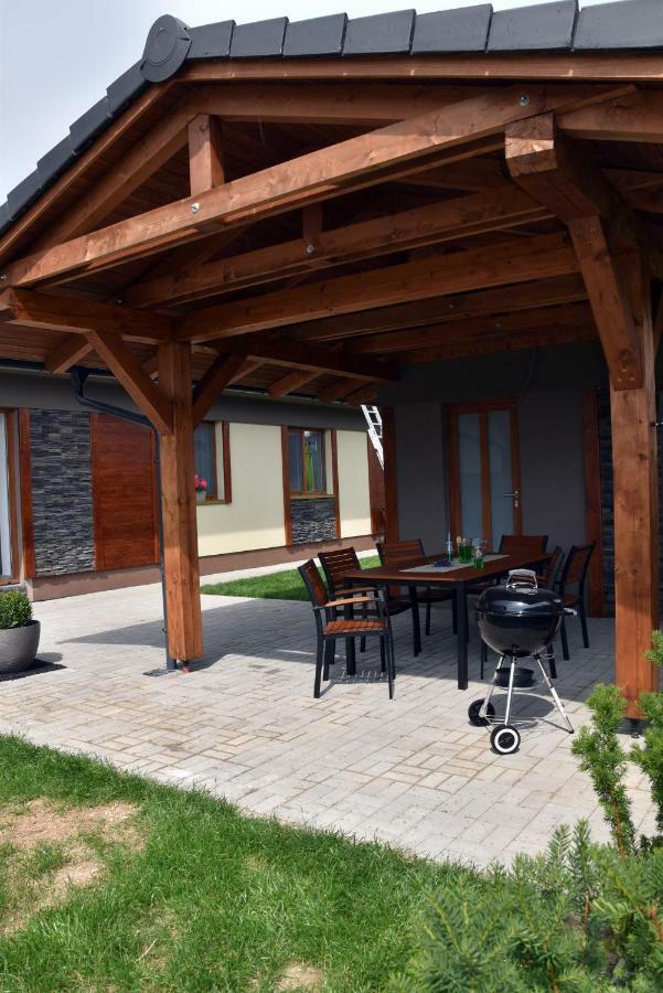 Apartamento Elemir Bešeňová Exterior foto