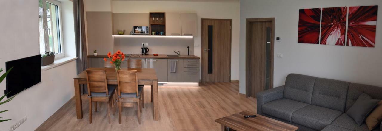 Apartamento Elemir Bešeňová Exterior foto